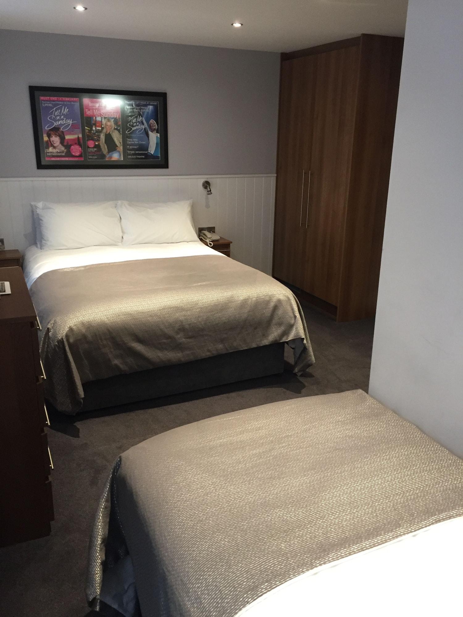 Carlton Hotel อิลฟราคูมบ์ ภายนอก รูปภาพ