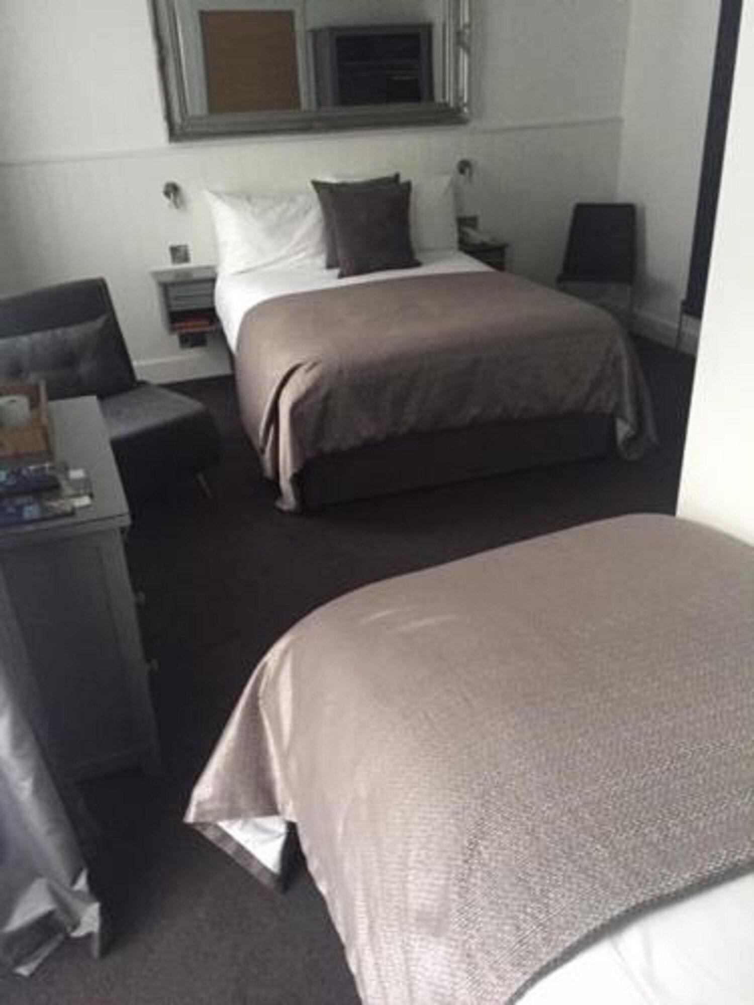 Carlton Hotel อิลฟราคูมบ์ ภายนอก รูปภาพ