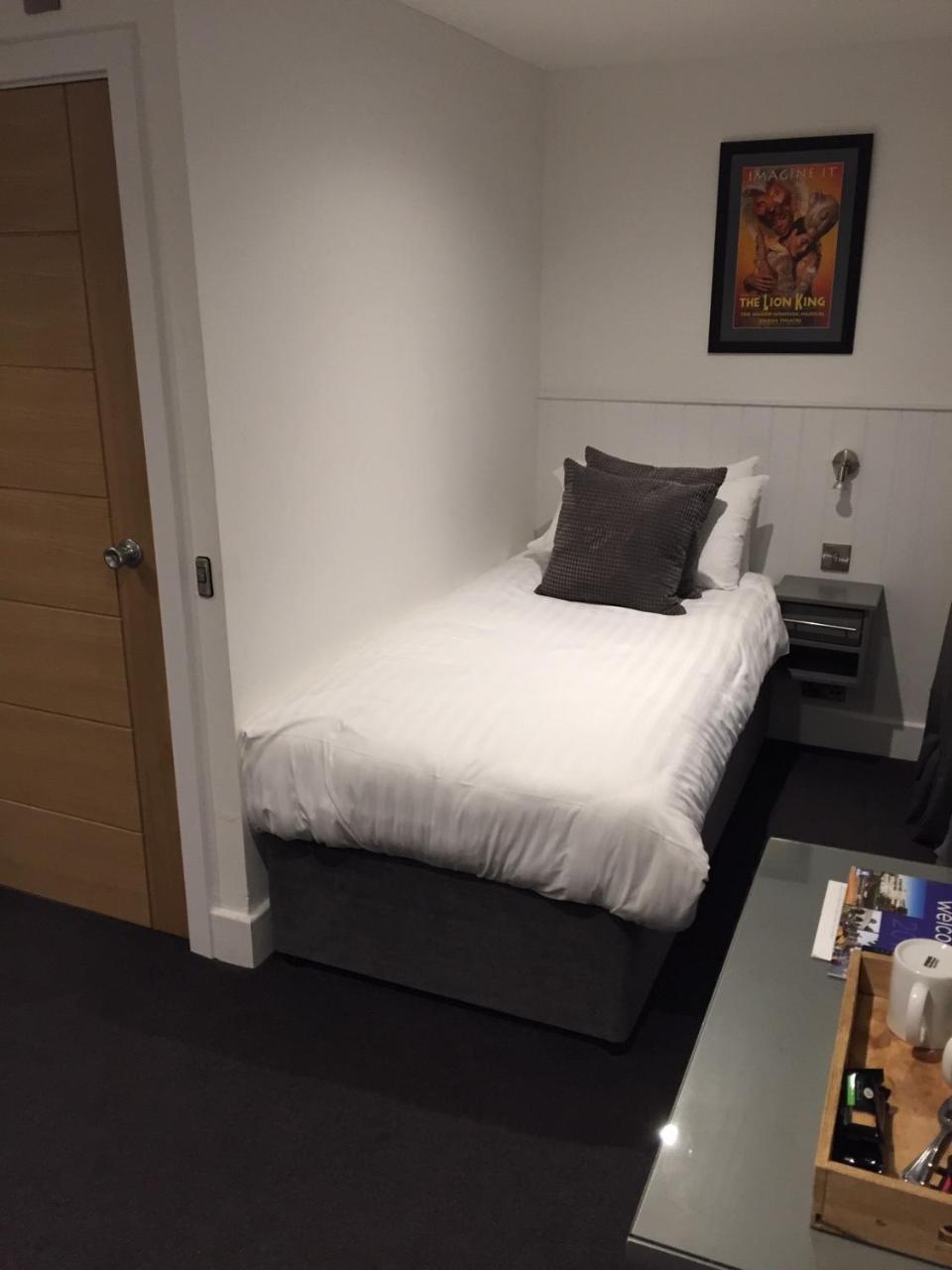 Carlton Hotel อิลฟราคูมบ์ ภายนอก รูปภาพ